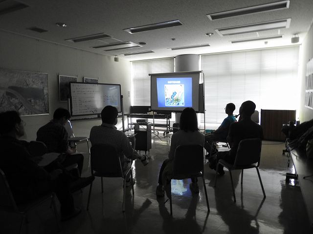 Learning about the history of Yatsu-higata and the Observation Center